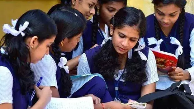 कक्षा 1 से 10 तक के बच्चों के लिए दुर्घटना बीमा; पहले पांच दिनों के लिए मुफ्त इलाज कक्षा 1 से 10 तक के बच्चों के लिए दुर्घटना बीमा; पहले पांच दिनों के लिए मुफ्त इलाज