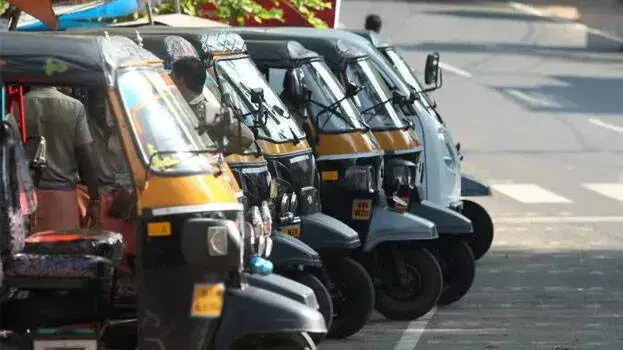 ऑटो रिक्शा Stands स्मार्ट माइक्रो हब बनेंगे; हरित कर्म सेना के लिए विशेष पैकेज की घोषणा की गई