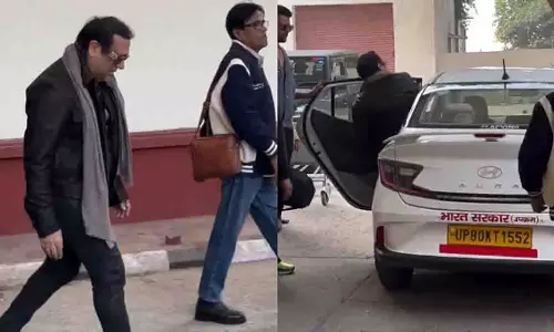 ऑरा टैक्सी में सवारी करते दिखे Govinda, सोशल मीडिया पर हुई बहस ऑरा टैक्सी में सवारी करते दिखे Govinda, सोशल मीडिया पर हुई बहस