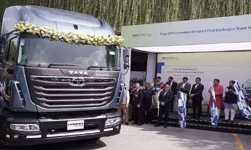 Tata Motors के Q3 नतीजे: नेट प्रॉफिट 48% गिरा, रेवेन्यू 16% बढ़ा Tata Motors के Q3 नतीजे: नेट प्रॉफिट 48% गिरा, रेवेन्यू 16% बढ़ा