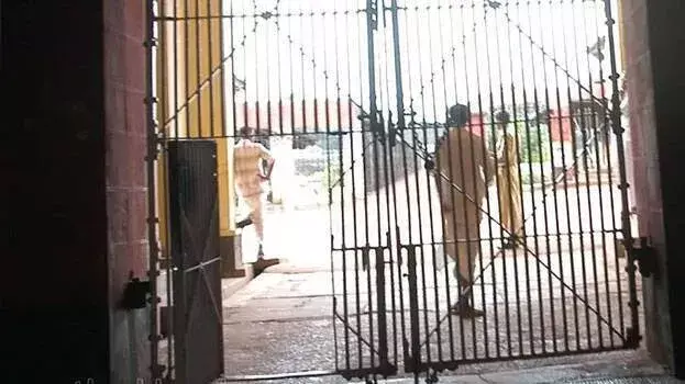 KERALA: जेलों में भीड़भाड़ की समस्या हल की जाएगी; मरम्मत के लिए 47 करोड़ रुपये की घोषणा KERALA: जेलों में भीड़भाड़ की समस्या हल की जाएगी; मरम्मत के लिए 47 करोड़ रुपये की घोषणा