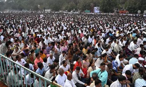 Ajit Pawar का अंतिम संस्कार: काटेवाड़ी शोक में डूबा, भीड़ ने दी अंतिम विदाई
