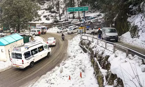 बर्फबारी, बारिश से 889 सड़कें बंद, पूरे Himachal में बिजली सप्लाई प्रभावित बर्फबारी, बारिश से 889 सड़कें बंद, पूरे Himachal में बिजली सप्लाई प्रभावित