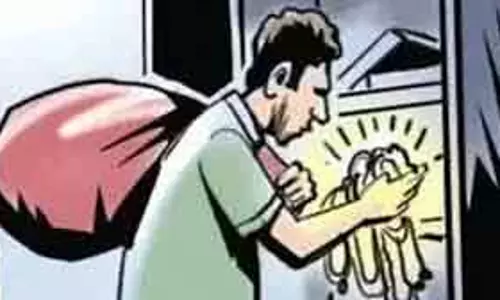 Nandyal: ग्राहक बनकर आए शातिरों ने ज्वेलरी शॉप से उड़ाए गहने
