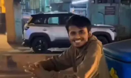 महिला ने पटना में Delivery Rider के तौर पर काम कर रहे अपने पूर्व सहपाठी का वीडियो बनाया