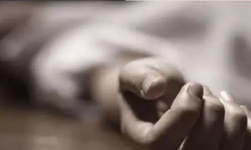 केवल 47, प्रिय महोदय, स्कूल शिक्षक उनके निधन पर शोक मना रहे केवल 47, प्रिय महोदय, स्कूल शिक्षक उनके निधन पर शोक मना रहे