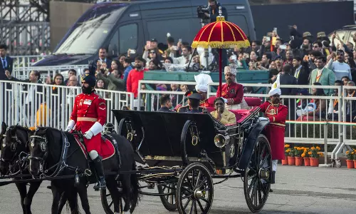 President मुर्मू ने बीटिंग रिट्रीट समारोह की अध्यक्षता की, 77वें गणतंत्र दिवस समारोह का समापन हुआ