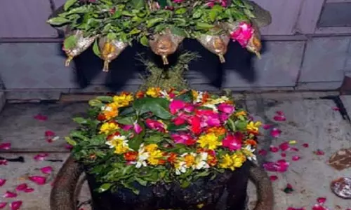 पिता महेश्वर शिवलिंग: 40 फीट की गहरी सुरंग में विराजमान हैं भगवान शिव के पिता! साल में एक मिलता है दर्शन का अवसर पिता महेश्वर शिवलिंग: 40 फीट की गहरी सुरंग में विराजमान हैं भगवान शिव के पिता! साल में एक मिलता है दर्शन का अवसर