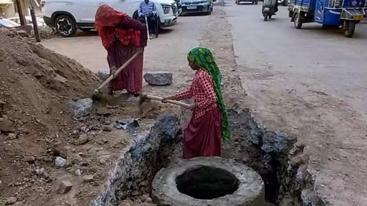 Bhopal : अमृत 2.0 सड़क मरम्मत शुल्क को लेकर PWD और BMC के बीच विवाद Bhopal : अमृत 2.0 सड़क मरम्मत शुल्क को लेकर PWD और BMC के बीच विवाद