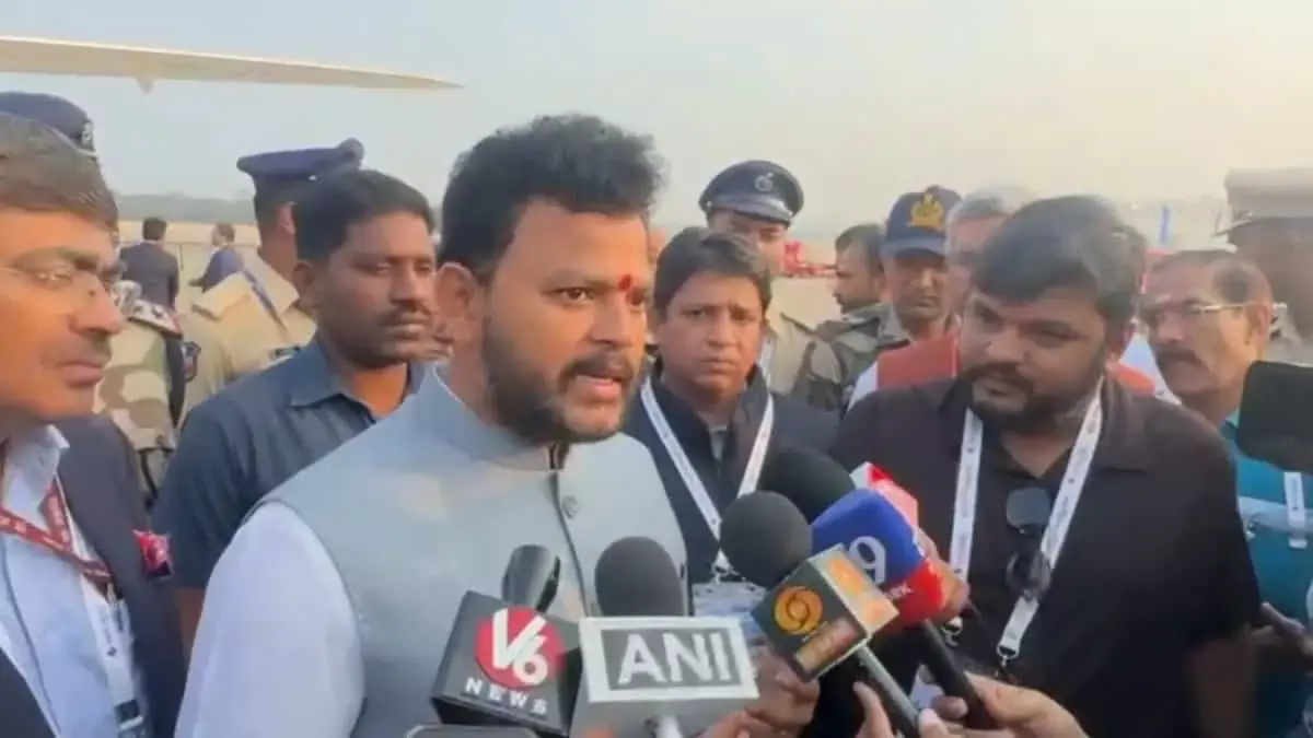 Aviation Minister ने बारामती क्रैश में ऑपरेटर सेफ्टी से जुड़े मुद्दों से इनकार किया Aviation Minister ने बारामती क्रैश में ऑपरेटर सेफ्टी से जुड़े मुद्दों से इनकार किया