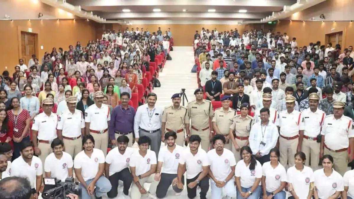 Hyderabad Police’s के अराइव अलाइव सेफ्टी प्रोग्राम में 600 से ज़्यादा लोगों ने हिस्सा लिया Hyderabad Police’s के अराइव अलाइव सेफ्टी प्रोग्राम में 600 से ज़्यादा लोगों ने हिस्सा लिया