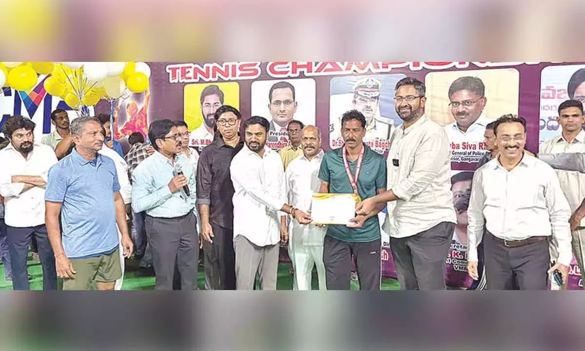 Andhra: नेशनल सीनियर टेनिस चैंपियनशिप का शानदार उद्घाटन हुआ Andhra: नेशनल सीनियर टेनिस चैंपियनशिप का शानदार उद्घाटन हुआ