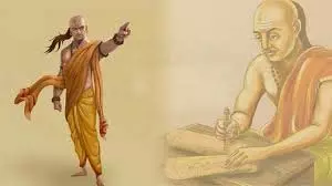 Chanakya Niti: धोखेबाज इंसान की पहचान कैसे करें, आचार्य चाणक्य की इन नीतियों में छिपा है खुशहाल जीवन का राज Chanakya Niti: धोखेबाज इंसान की पहचान कैसे करें, आचार्य चाणक्य की इन नीतियों में छिपा है खुशहाल जीवन का राज
