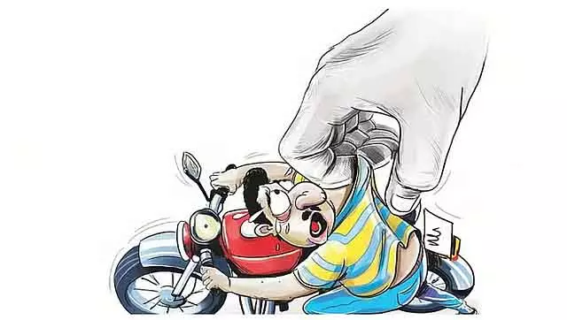 Bengaluru : स्कूटर चोरी की जांच में इंटरस्टेट SUV चोरी रैकेट का खुलासा Bengaluru : स्कूटर चोरी की जांच में इंटरस्टेट SUV चोरी रैकेट का खुलासा