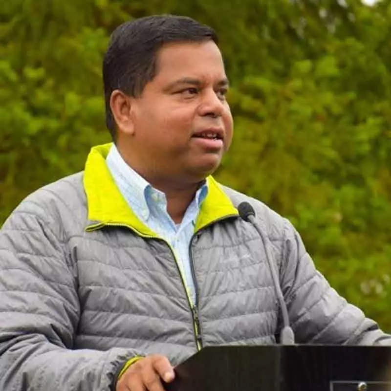 Canada ने सरे में जबरन वसूली संकट पर निपटने के लिए अतिरिक्त पुलिसकर्मियों की घोषणा की Canada ने सरे में जबरन वसूली संकट पर निपटने के लिए अतिरिक्त पुलिसकर्मियों की घोषणा की