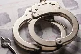 Prayagraj :मकान में अनैतिक गतिविधियों के गिरोह का पर्दाफाश, युवक युवतियां गिरफ्तार Prayagraj :मकान में अनैतिक गतिविधियों के गिरोह का पर्दाफाश, युवक युवतियां गिरफ्तार