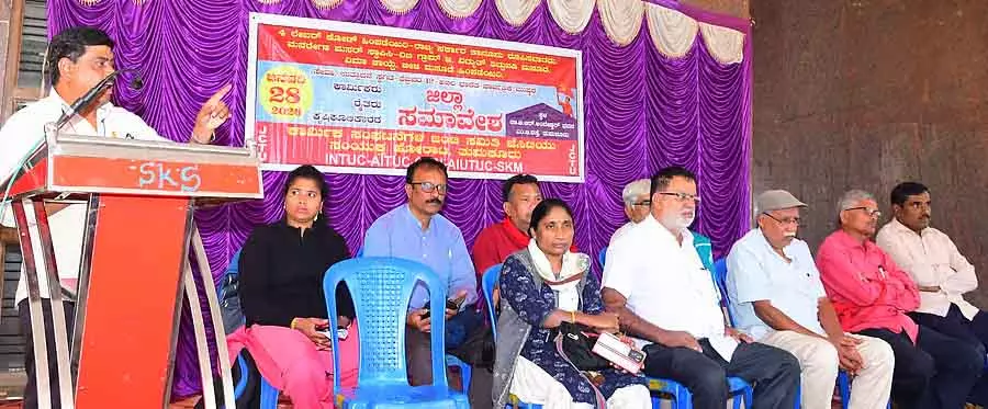 Labour कोड वापस लेने की मांग: अचानक बंद का आह्वान Labour कोड वापस लेने की मांग: अचानक बंद का आह्वान