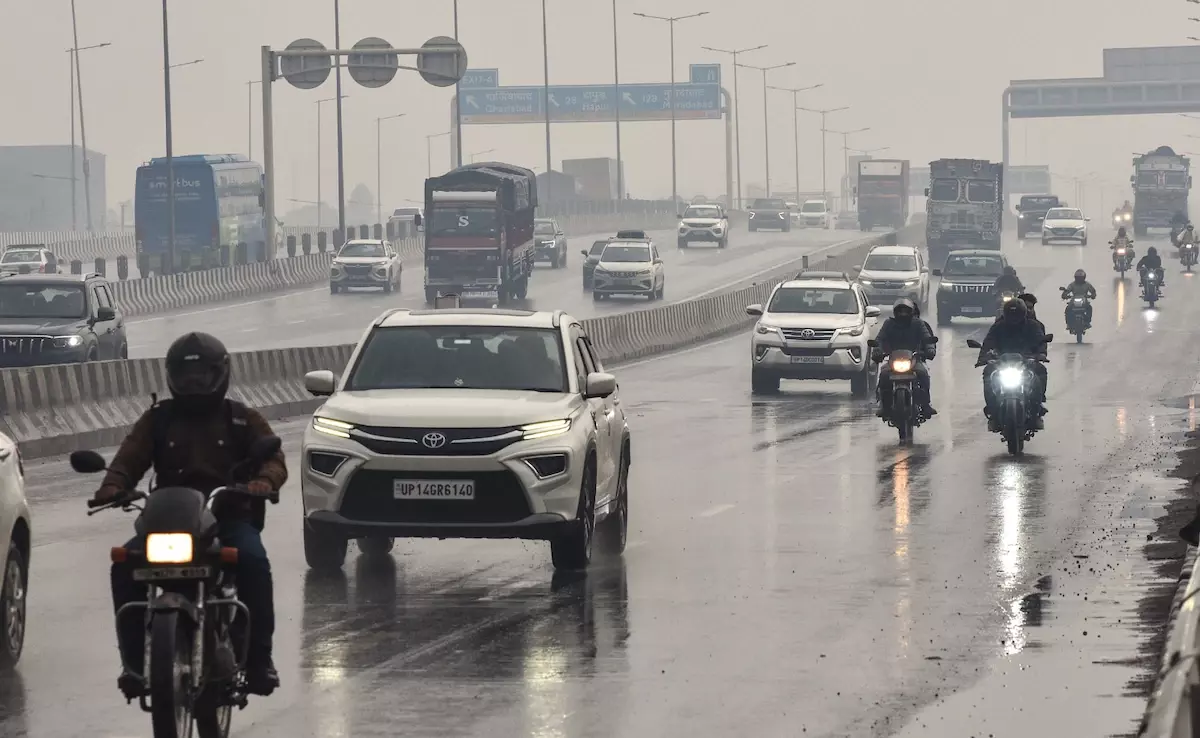 New Delhi: दिल्ली-NCR समेत पूरे नॉर्थ इंडिया में 4 दिन भारी बारिश New Delhi: दिल्ली-NCR समेत पूरे नॉर्थ इंडिया में 4 दिन भारी बारिश