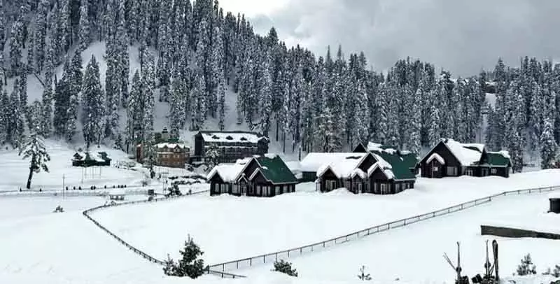 Srinagar धूप लौटी, लेकिन ठंड बनी रही Srinagar धूप लौटी, लेकिन ठंड बनी रही
