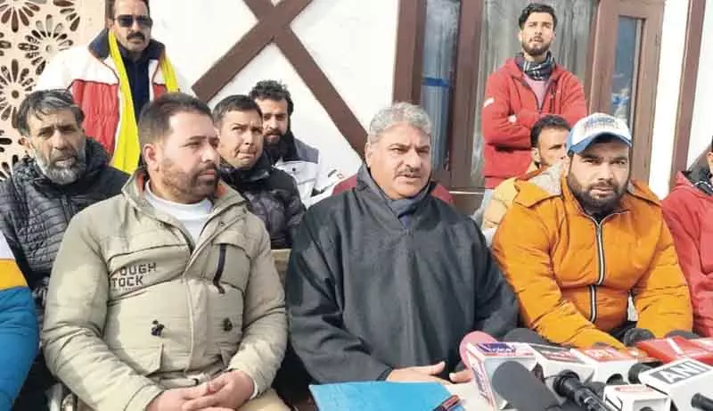 Banihal-गूल को मिलेगा डेडिकेटेड स्नो क्लीयरेंस डिवीजन: विधायक सज्जाद शाहीन Banihal-गूल को मिलेगा डेडिकेटेड स्नो क्लीयरेंस डिवीजन: विधायक सज्जाद शाहीन