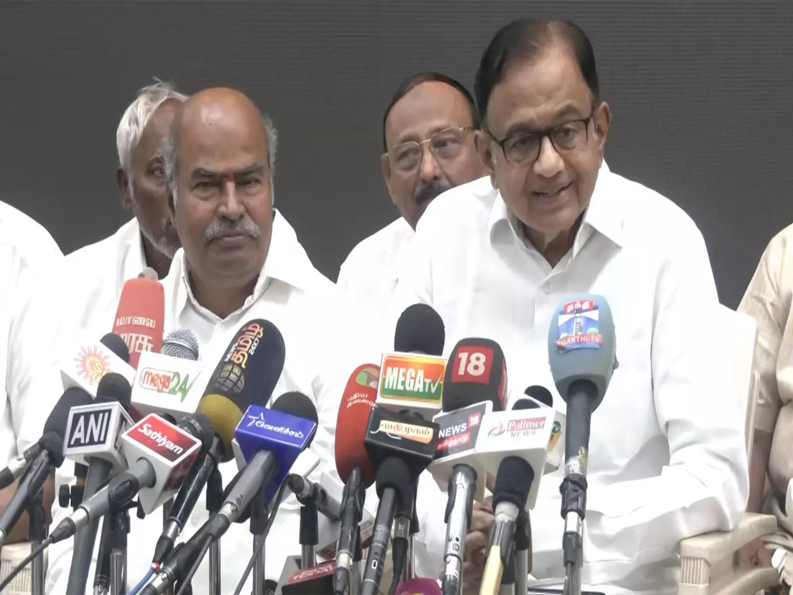 125 दिन एक भ्रम है: पी चिदंबरम ने President मुर्मू के बजट सत्र के संबोधन पर प्रतिक्रिया दी 125 दिन एक भ्रम है: पी चिदंबरम ने President मुर्मू के बजट सत्र के संबोधन पर प्रतिक्रिया दी