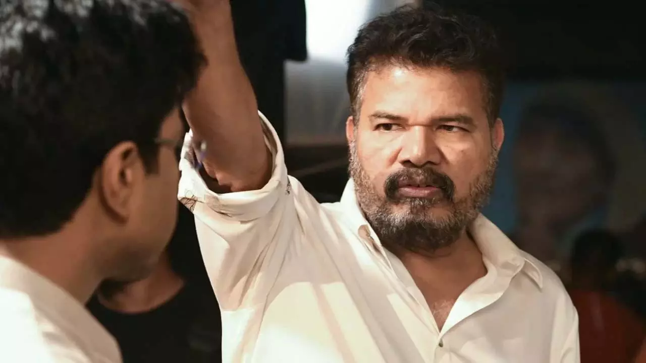 Game Changer को मिले रिस्पॉन्स के बाद शंकर सख्त बजट के साथ वेलपारी शुरू करेंगे Game Changer को मिले रिस्पॉन्स के बाद शंकर सख्त बजट के साथ वेलपारी शुरू करेंगे