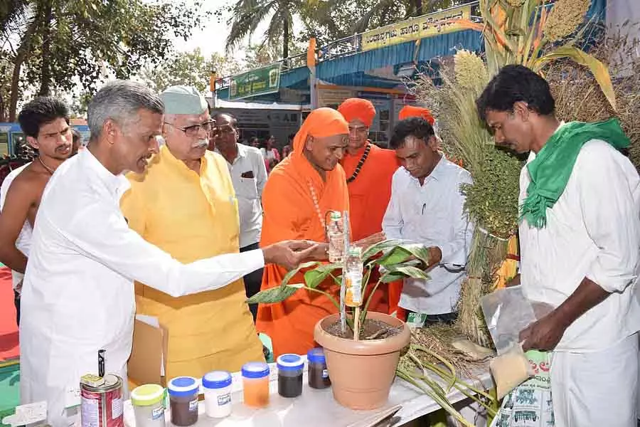 Karnataka : मेले में कृषि संबंधी जानकारी का आदान-प्रदान Karnataka : मेले में कृषि संबंधी जानकारी का आदान-प्रदान