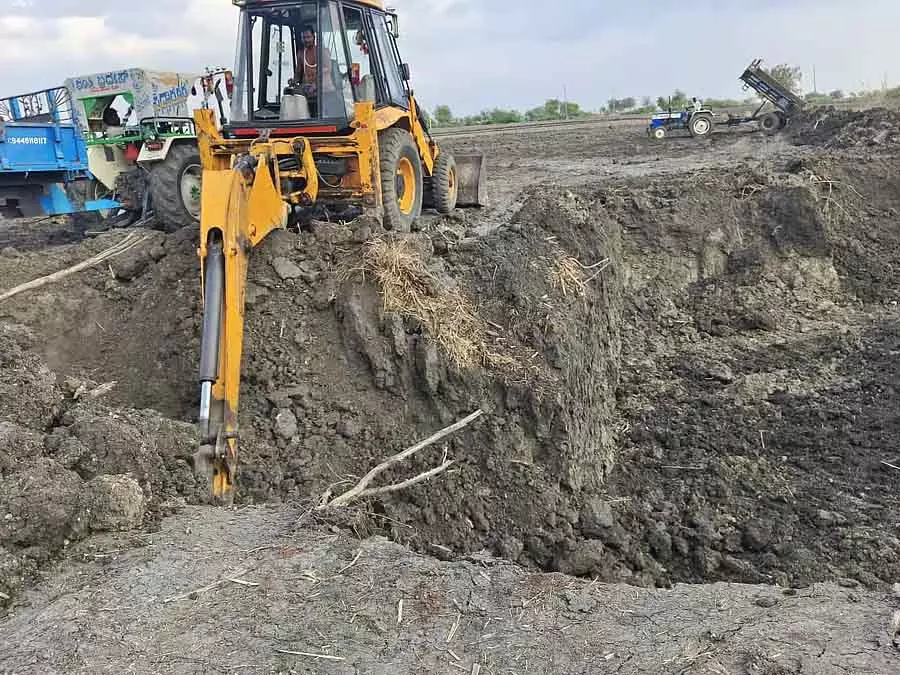 Hubballi : कृषि कुओं के निर्माण को लेकर किसानों में उत्साह Hubballi : कृषि कुओं के निर्माण को लेकर किसानों में उत्साह