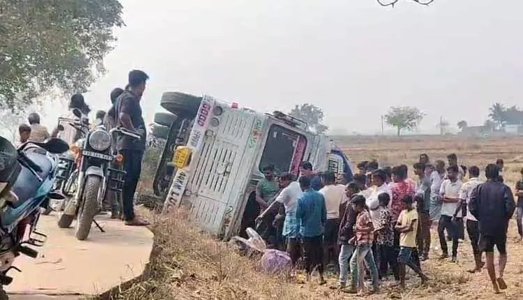 Rani Panda के जात्रा ग्रुप का सड़क हादसा, चार लोग घायल Rani Panda के जात्रा ग्रुप का सड़क हादसा, चार लोग घायल