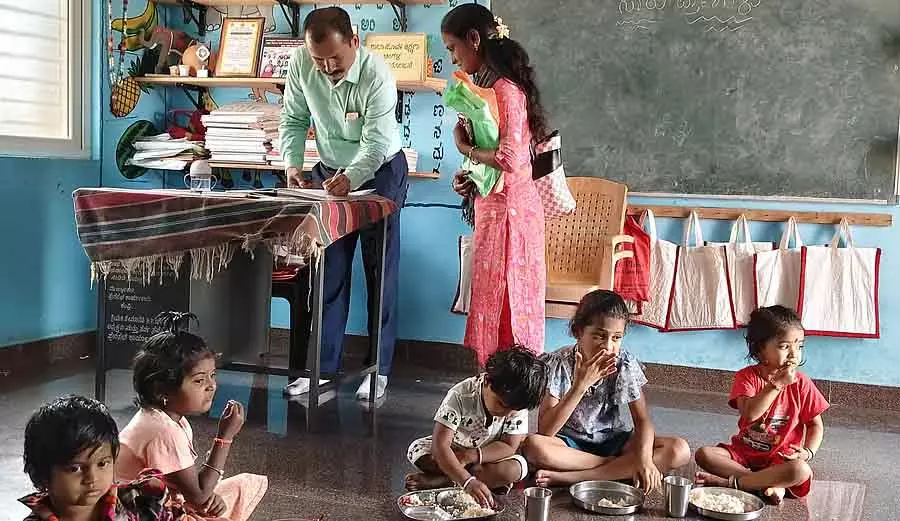 निर्धारित शुल्क से ज़्यादा चार्ज करने पर लोकायुक्त DySP ने नगर पालिका को फटकार लगाई निर्धारित शुल्क से ज़्यादा चार्ज करने पर लोकायुक्त DySP ने नगर पालिका को फटकार लगाई