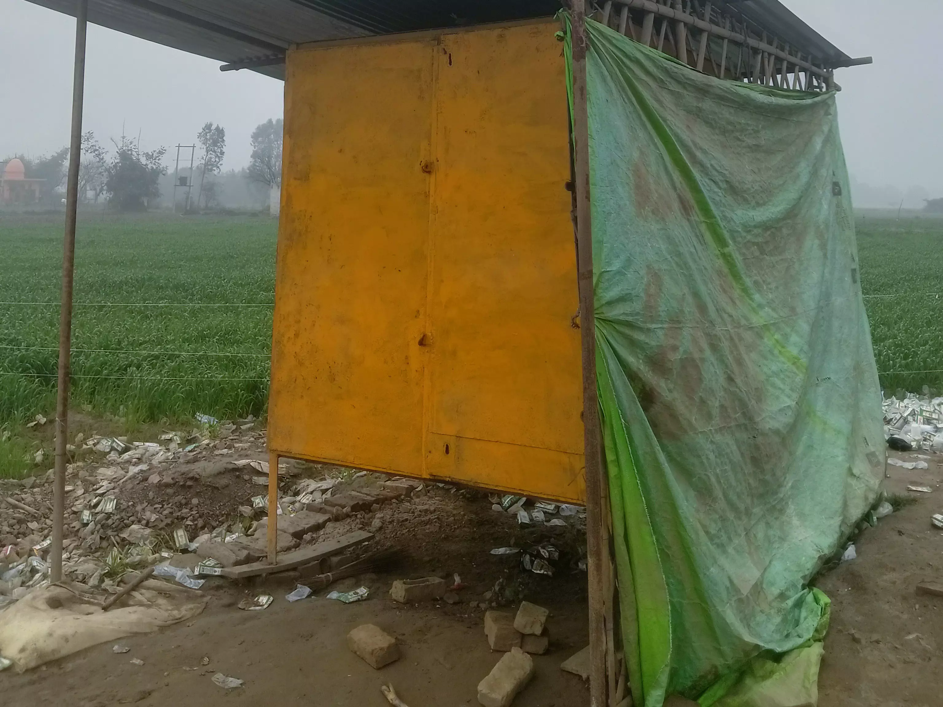 Farrukhabad: पुलिस की अनदेखी, ठेके पर दूसरी बार चोरी Farrukhabad: पुलिस की अनदेखी, ठेके पर दूसरी बार चोरी