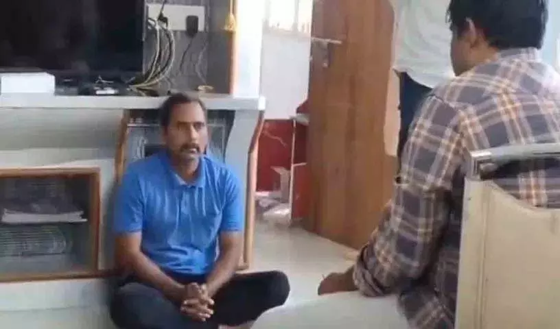 Andhra Pradesh में होम गार्ड पर अवैध संपत्ति जमा करने का आरोप लगा Andhra Pradesh में होम गार्ड पर अवैध संपत्ति जमा करने का आरोप लगा