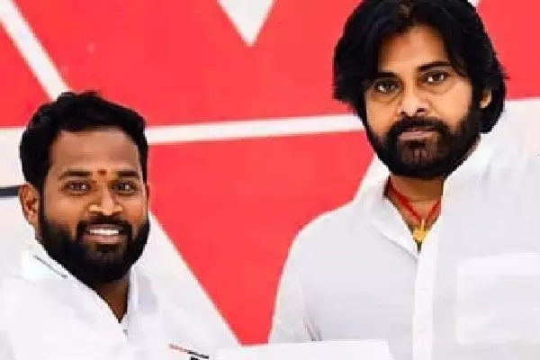 Jana Sena ने विधायक पर लगे यौन शोषण के आरोपों की जांच के लिए पैनल बनाया Jana Sena ने विधायक पर लगे यौन शोषण के आरोपों की जांच के लिए पैनल बनाया