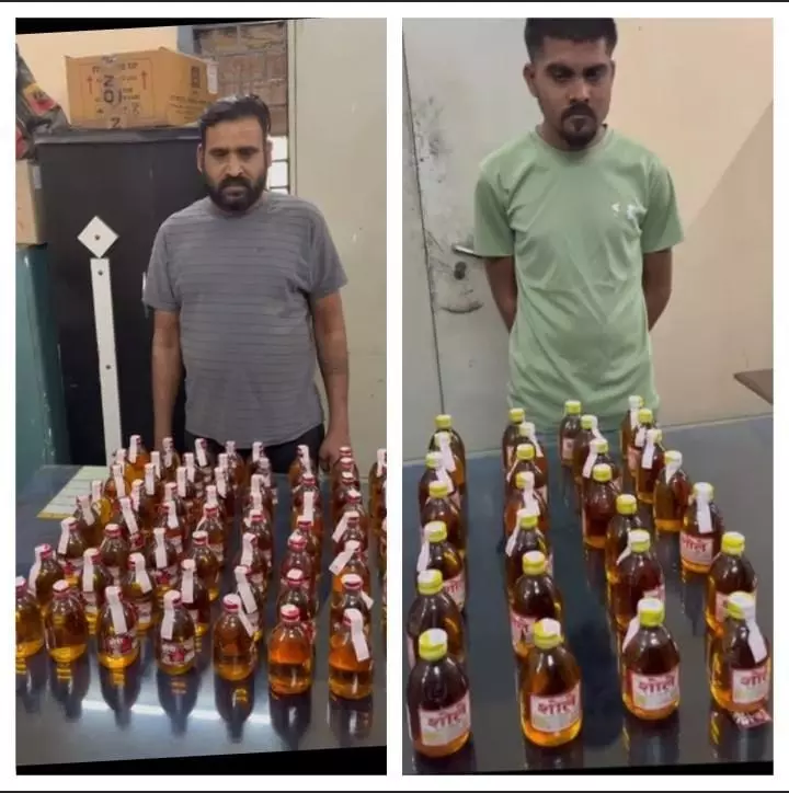 उरला में शराब बिक्री करते 2 आरोपी गिरफ्तार उरला में शराब बिक्री करते 2 आरोपी गिरफ्तार