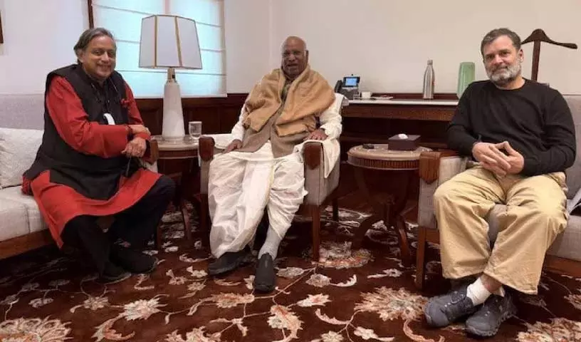 Shashi Tharoor ने खड़गे और राहुल गांधी से मुलाकात की, आलोचनाओं का जवाब दिया Shashi Tharoor ने खड़गे और राहुल गांधी से मुलाकात की, आलोचनाओं का जवाब दिया
