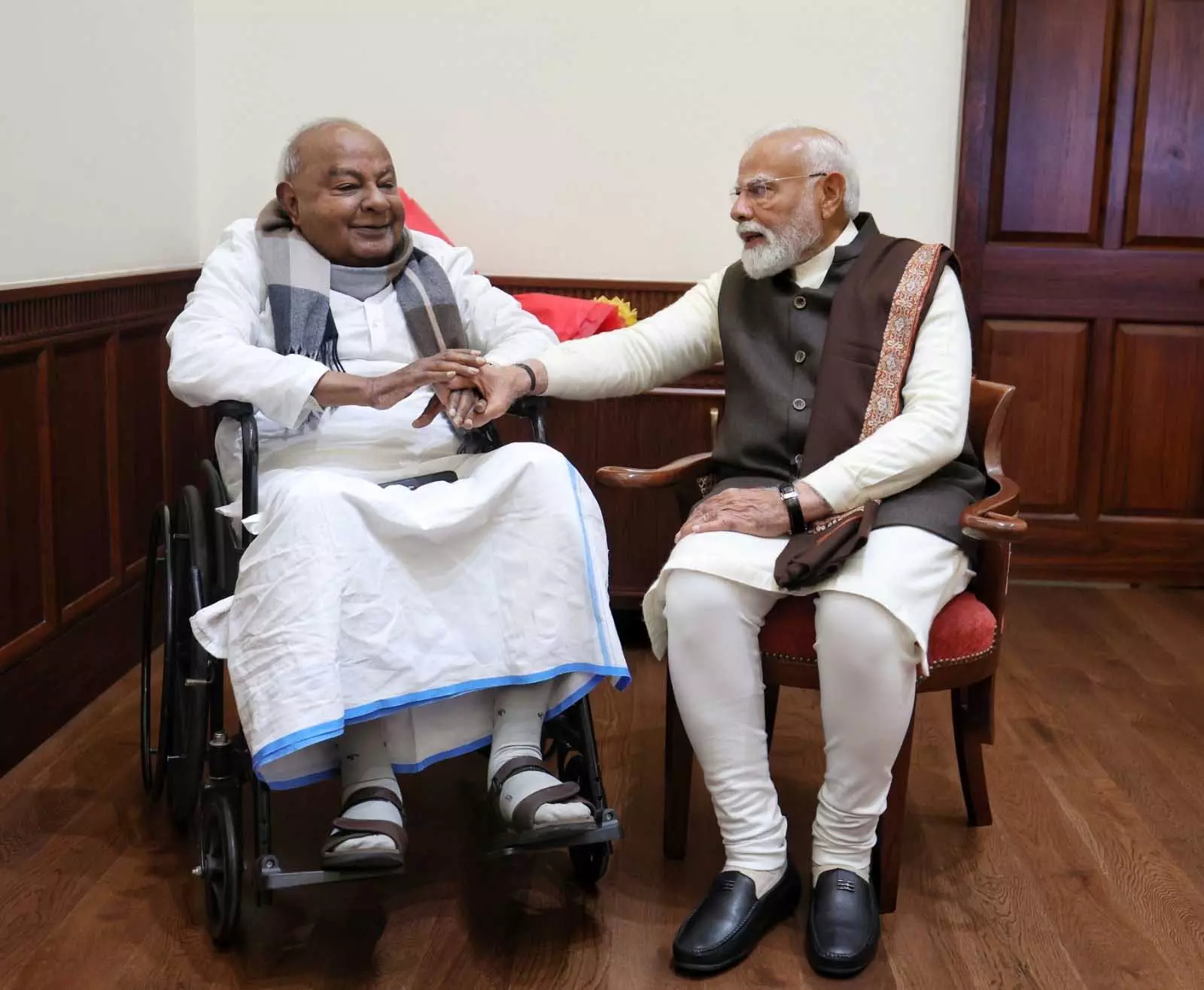 प्रधानमंत्री मोदी ने पूर्व पीएम एचडी देवगौड़ा से की मुलाकात प्रधानमंत्री मोदी ने पूर्व पीएम एचडी देवगौड़ा से की मुलाकात