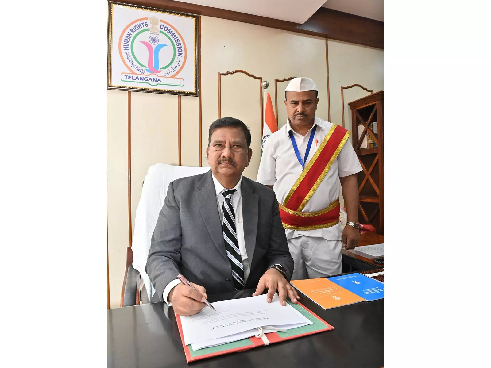 आवारा कुत्ते के हमले के बाद TGHRC के न्यायिक सदस्य ने नाबालिग के खिलाफ मामला दर्ज किया आवारा कुत्ते के हमले के बाद TGHRC के न्यायिक सदस्य ने नाबालिग के खिलाफ मामला दर्ज किया