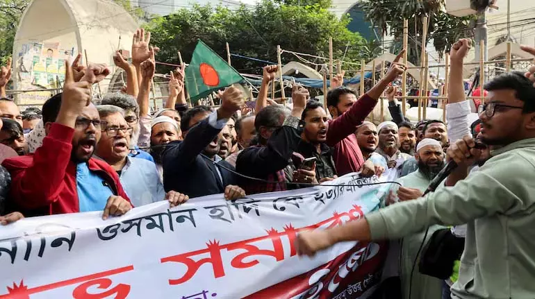भारत द्वारा राजनयिकों के परिवारों को वापस बुलाने के बाद Bangladesh ने सुरक्षा खतरे को खारिज किया भारत द्वारा राजनयिकों के परिवारों को वापस बुलाने के बाद Bangladesh ने सुरक्षा खतरे को खारिज किया