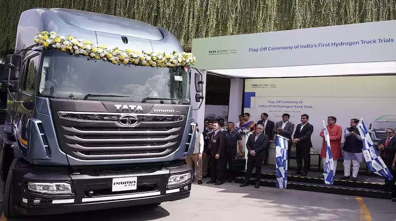 Tata Motors के Q3 नतीजे: नेट प्रॉफिट 48% गिरा, रेवेन्यू 16% बढ़ा Tata Motors के Q3 नतीजे: नेट प्रॉफिट 48% गिरा, रेवेन्यू 16% बढ़ा
