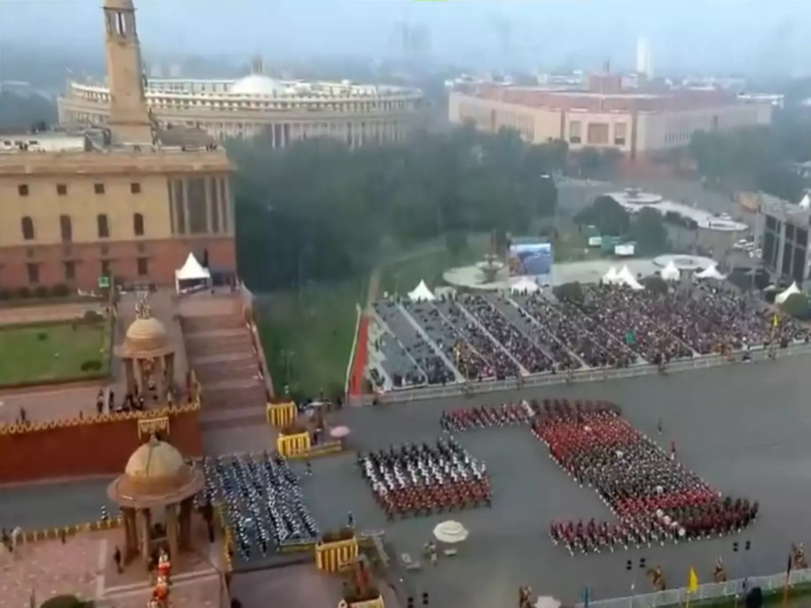 बीटिंग रिट्रीट समारोह के दौरान Vijay Chowk भारतीय धुनों से गूंज उठा बीटिंग रिट्रीट समारोह के दौरान Vijay Chowk भारतीय धुनों से गूंज उठा