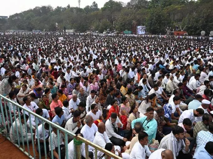 Ajit Pawar का अंतिम संस्कार: काटेवाड़ी शोक में डूबा, भीड़ ने दी अंतिम विदाई Ajit Pawar का अंतिम संस्कार: काटेवाड़ी शोक में डूबा, भीड़ ने दी अंतिम विदाई