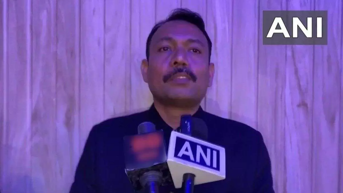 Bareilly: अलंकार और प्रशासन में बयानबाजी का विवाद Bareilly: अलंकार और प्रशासन में बयानबाजी का विवाद