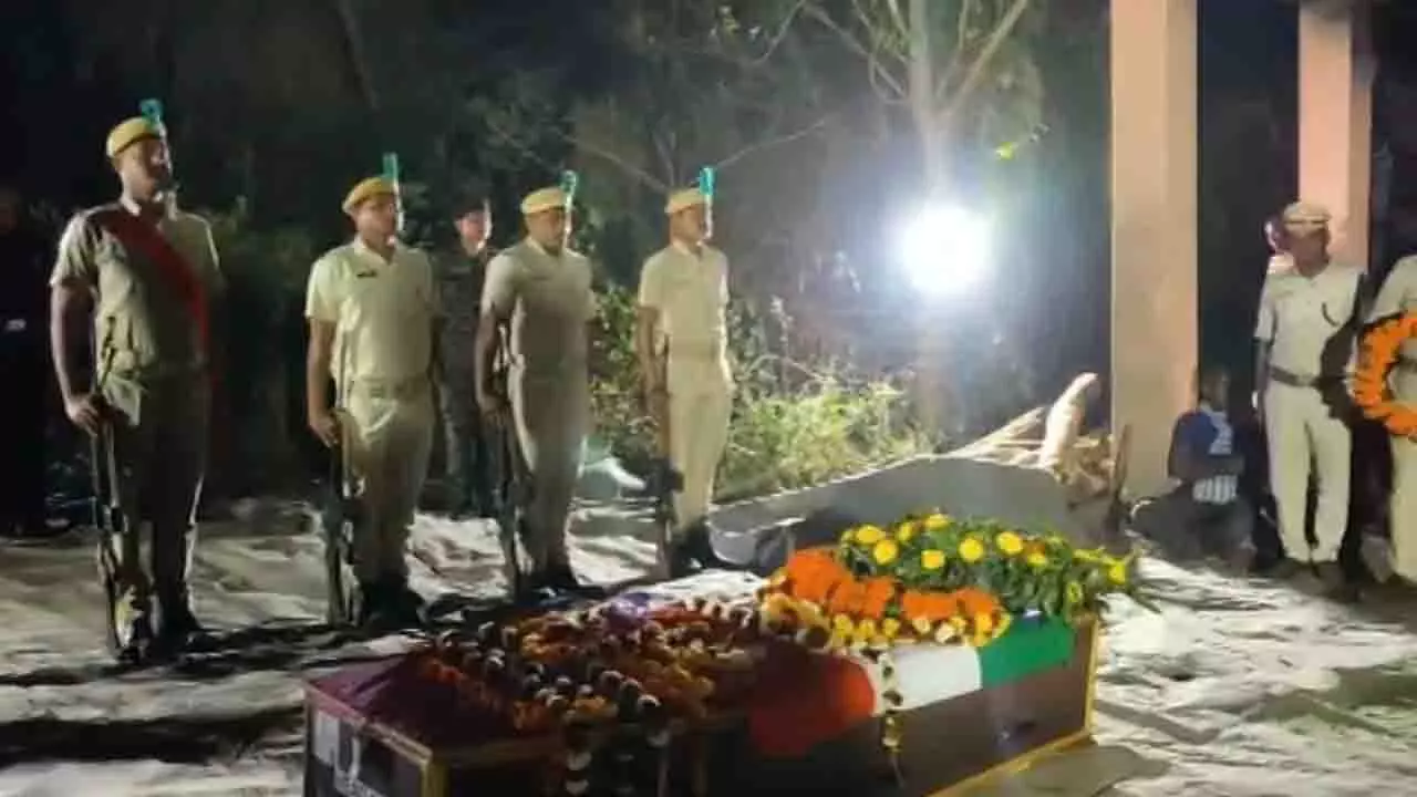 Nayagarh में शहीद जीतू बेहरा को दी गई श्रद्धांजलि, अंतिम संस्कार संपन्न Nayagarh में शहीद जीतू बेहरा को दी गई श्रद्धांजलि, अंतिम संस्कार संपन्न