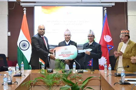 नेपाल चुनाव को लेकर तैयारियों के बीच भारत ने भेजी मदद की दूसरी खेप नेपाल चुनाव को लेकर तैयारियों के बीच भारत ने भेजी मदद की दूसरी खेप