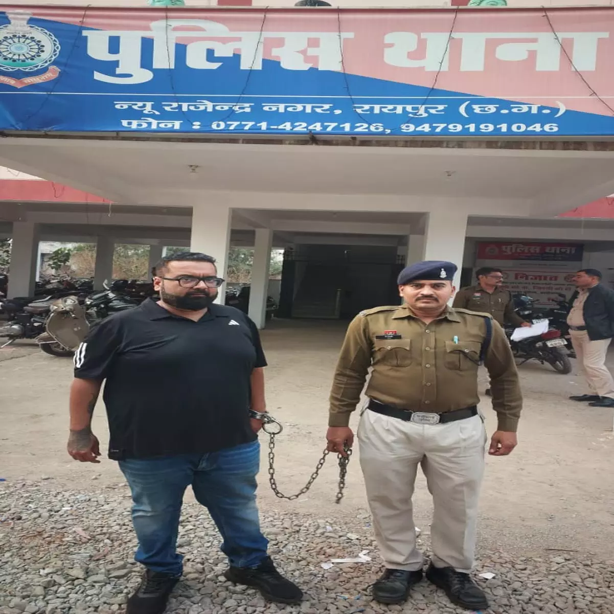 रायपुर में ऑनलाइन सट्टा खेलते पकड़ा गया युवक, सट्टेबाज गिरफ्तार रायपुर में ऑनलाइन सट्टा खेलते पकड़ा गया युवक, सट्टेबाज गिरफ्तार
