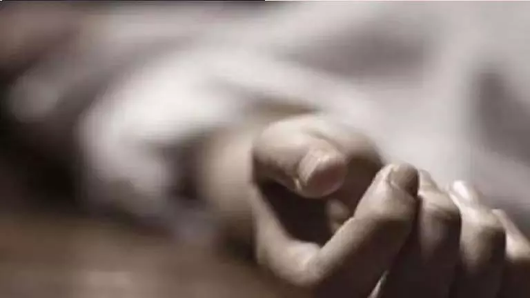 केवल 47, प्रिय महोदय, स्कूल शिक्षक उनके निधन पर शोक मना रहे केवल 47, प्रिय महोदय, स्कूल शिक्षक उनके निधन पर शोक मना रहे