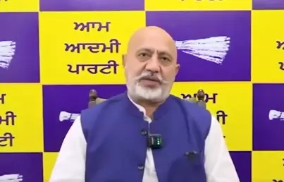 AAP ने पंजाब में बम धमाकों पर कांग्रेस के पूर्व CM भट्टल के बयान पर सवाल उठाए AAP ने पंजाब में बम धमाकों पर कांग्रेस के पूर्व CM भट्टल के बयान पर सवाल उठाए