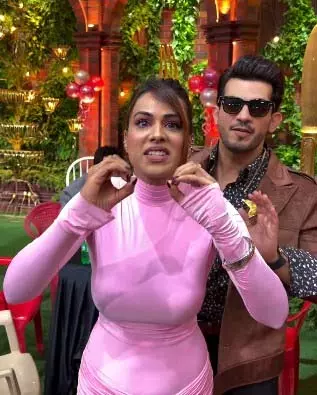 निया शर्मा ने लाफ्टर शेफ्स सीजन 3 में की धमाकेदार एंट्री, वायरल वीडियो से मचा हंगामा निया शर्मा ने लाफ्टर शेफ्स सीजन 3 में की धमाकेदार एंट्री, वायरल वीडियो से मचा हंगामा