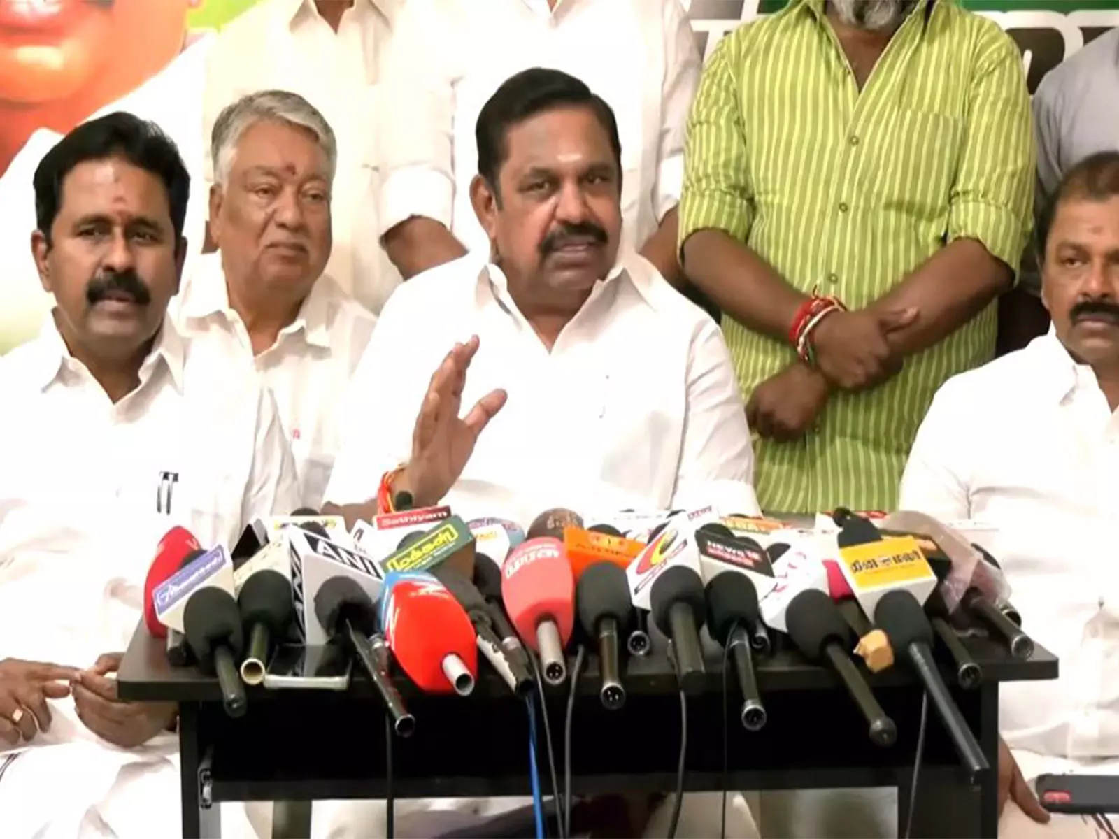 AIADMK के पलानीस्वामी ने कहा कि गठबंधन वार्ता के बाद ही सीटों के बंटवारे पर फैसला लिया जाएगा AIADMK के पलानीस्वामी ने कहा कि गठबंधन वार्ता के बाद ही सीटों के बंटवारे पर फैसला लिया जाएगा