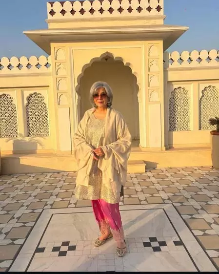 जिंदगी साफ-सुथरी नहीं होती, सब गड़बड़ है, जीनत अमान ने बताया हम किस भ्रम में जी रहे जिंदगी साफ-सुथरी नहीं होती, सब गड़बड़ है, जीनत अमान ने बताया हम किस भ्रम में जी रहे